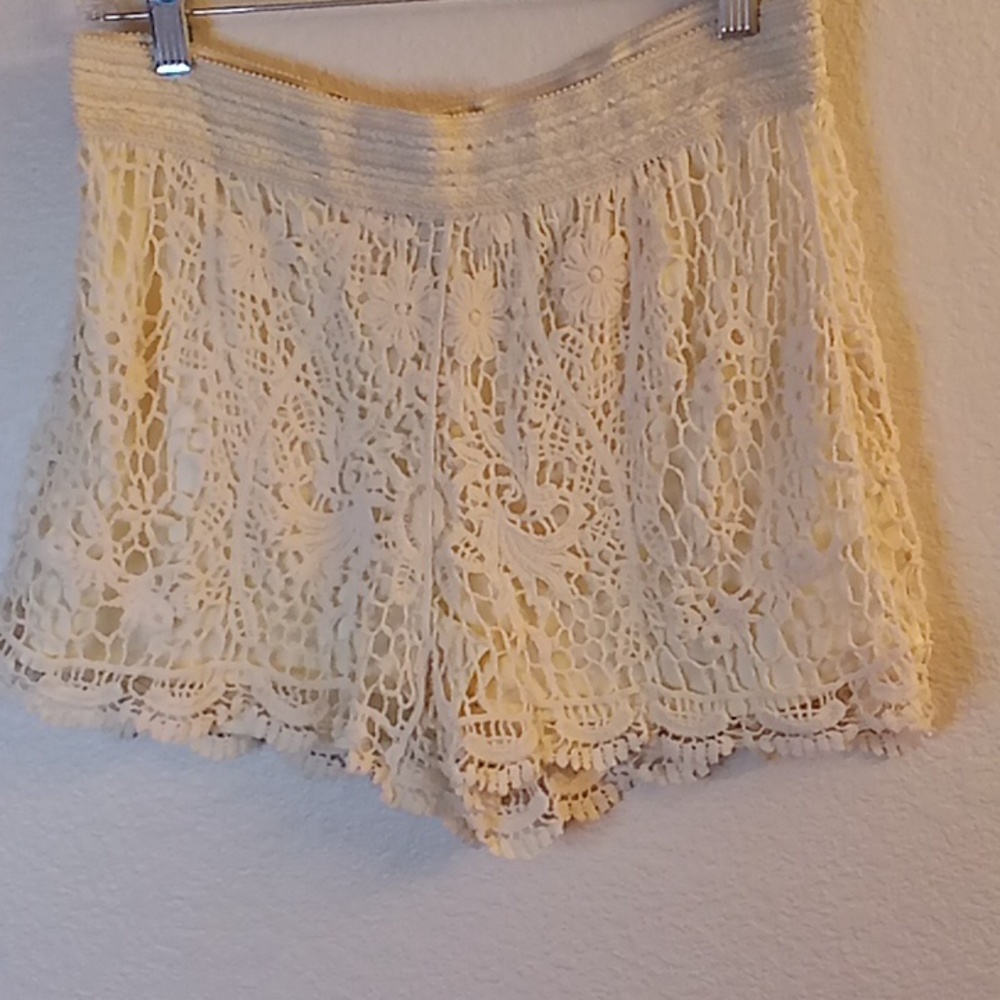 Rue21  Boho size Medium cream color Floral embroidery B8 X